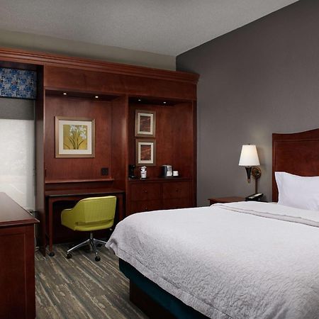 Hampton Inn Atlanta-Cumberland Mall/Cobb Galleria Area Смирна Екстериор снимка