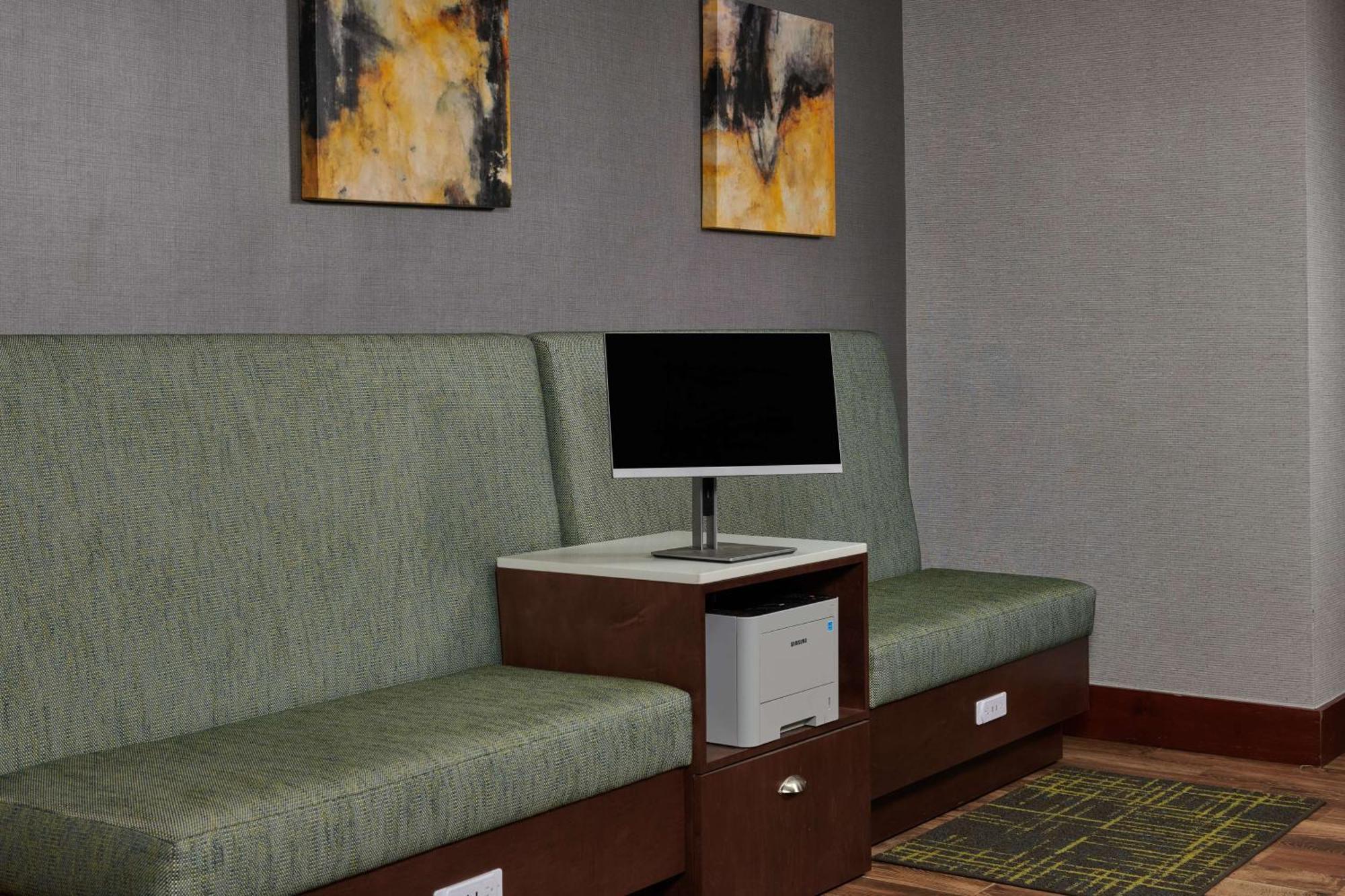 Hampton Inn Atlanta-Cumberland Mall/Cobb Galleria Area Смирна Екстериор снимка